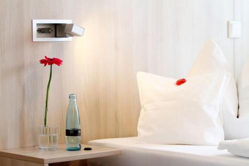 Кровать или кровати в номере Stadthaushotel Hamburg - Inklusionshotel