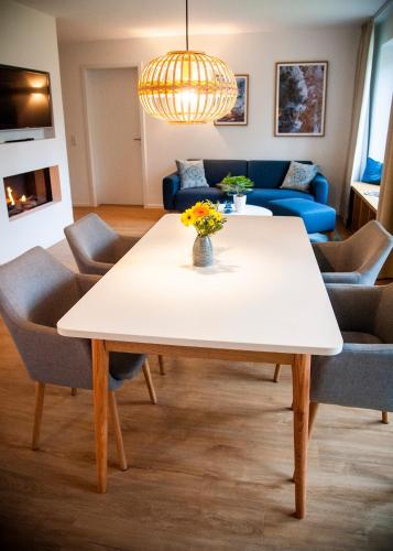 a living room with a white table and chairs at Apartmenthaus Feldberg in Feldberg
