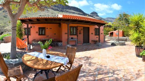 Finca Las Olivas - Unique country house with heated pool