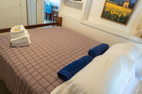 a bedroom with a bed with towels on it at Hummingbirds Cabins in Caye Caulker