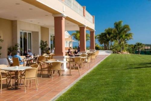 Luxury apartment with free use of pool, gym and spa