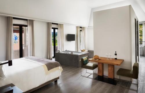 Letto o letti in una camera di Six Senses Douro Valley