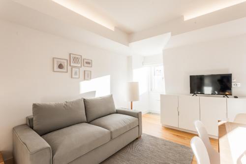 FLH Chiado Sunny Apartment