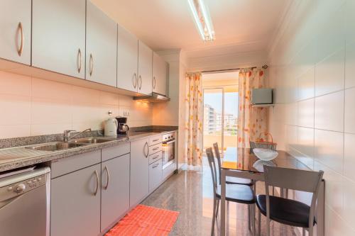 FLH Funchal Green Park Apartment with Pool