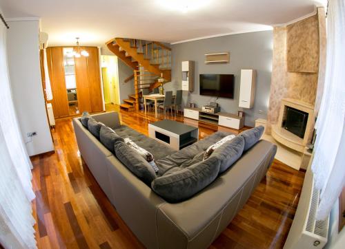 a living room with a couch and a television at Vier Luxury House in Serres