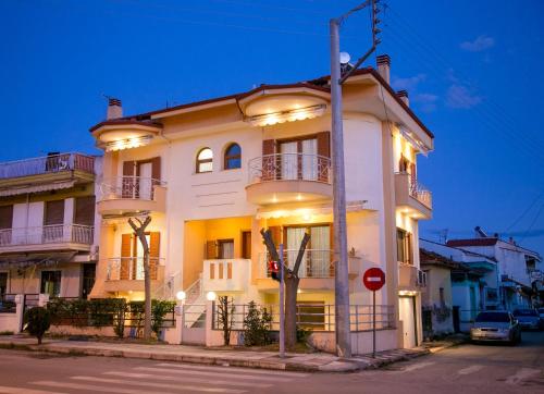 a white building with lights on the side of it at Vier Luxury House in Serres