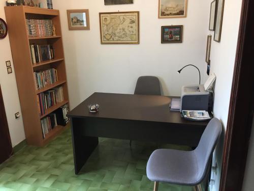 Knihovna v apartmánu