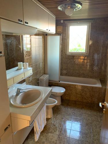 NED Haus的一间浴室