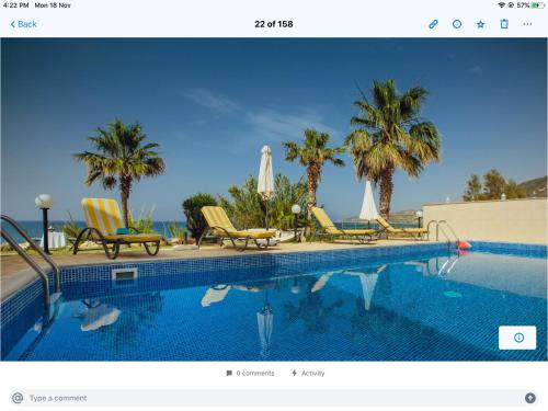 Bazén v ubytování Kallinousa Beach Villa nebo v jeho okolí