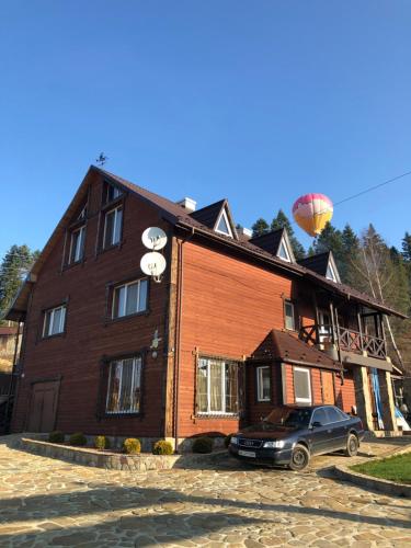 Edificio en el que se encuentra el hostal o pensión
