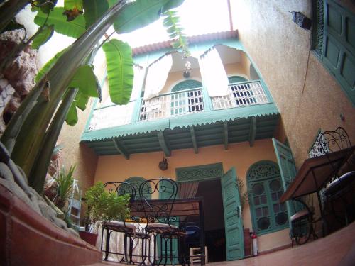 Un balcón o terraza en Riad Dar Mchicha