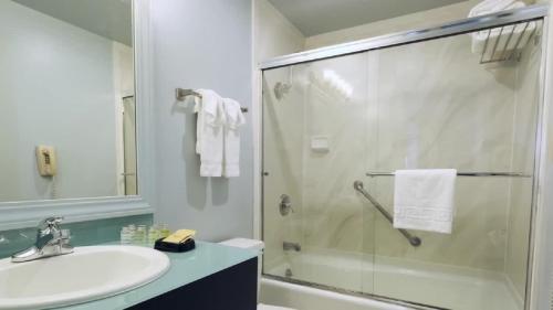 Hotel Fiona Image