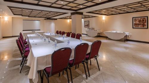 a conference room with a long table and chairs at Best Western Plus Montreal Downtown- Hotel Europa in Montréal