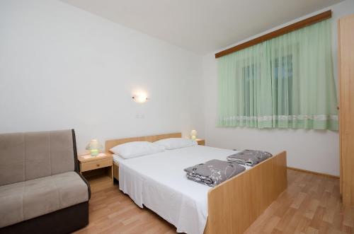 Posteľ alebo postele v izbe v ubytovaní Apartments Ruza-Rajska beach