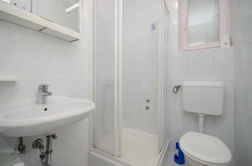 Kúpeľňa v ubytovaní Apartments Ruza-Rajska beach
