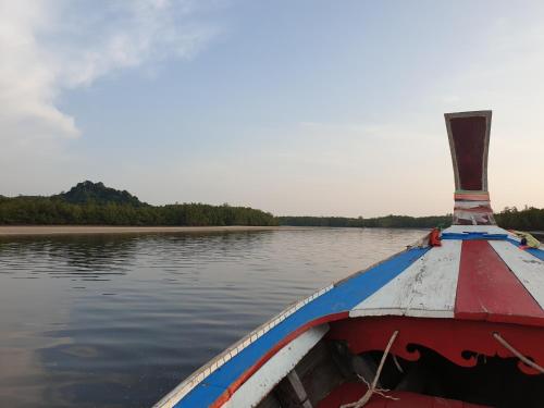 a boat sitting on the water with aocked at Aladdin Guest House in Phi Phi Don