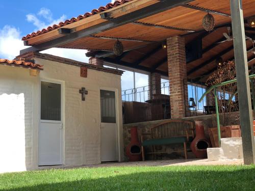 Afbeelding uit fotogalerij van CHIFLON VILLAS in La Manzanilla de la Paz