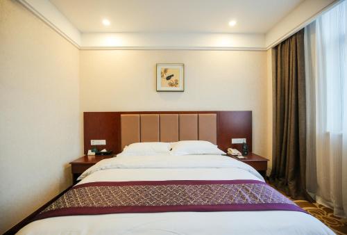 a hotel room with a large bed and a window at Xin Jue Jiayi Hotel Airport and International Resort in Shanghai