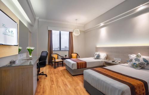 Ein Bett oder Betten in einem Zimmer der Unterkunft Crystal Crown Hotel JB