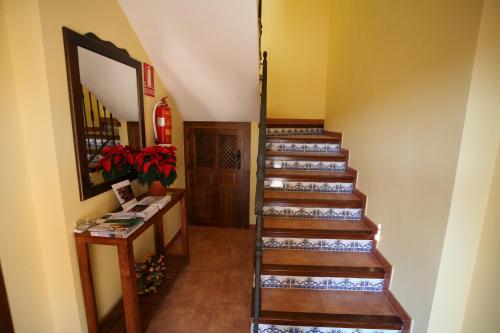 a staircase in a room with a mirror and a mirror at Alojamientos Rurales la Fuente in Villalba de la Sierra