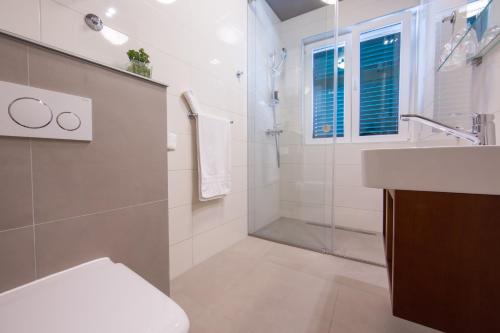 Vonios kambarys apgyvendinimo įstaigoje Luxury Rooms Silente Bacvice 1