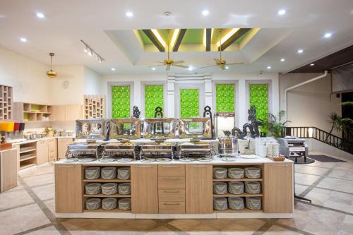 Restaurace v ubytování Deevana Patong Resort & Spa