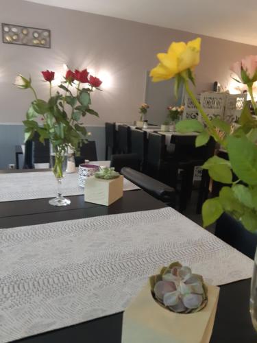 Afbeelding uit fotogalerij van Appart'Hôtel Les Tilleuls in Saint-Macaire