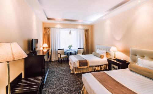 Chinggis Khaan Hotel tesisinde bir odada yatak veya yataklar