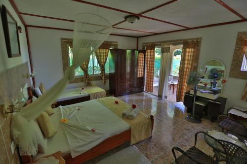 Postel nebo postele na pokoji v ubytování Rising Sun Guesthouse