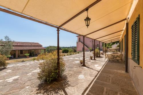 an outdoor patio with a table and chairs at I Casali del Trebbiolo in Molino del Piano