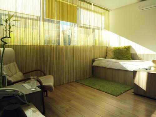 Postel nebo postele na pokoji v ubytování Garni Hotel Tri O