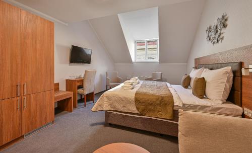 En eller flere senger på et rom på Hotel Prague Star