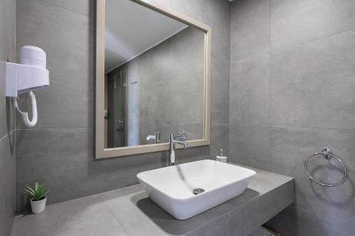 Kúpeľňa v ubytovaní Alianthos Suites