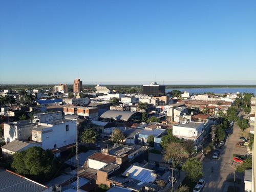 una vista aérea de una ciudad con edificios en TODO EL CENTRO A TUS PIES, en Formosa