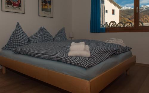 a model of a bed with towels on it at Chesa Guardamunt in Celerina