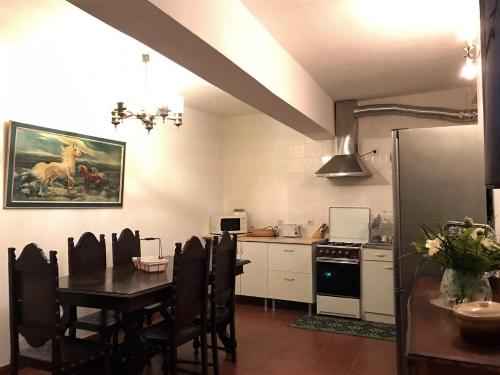Kuchyň nebo kuchyňský kout v ubytování Casa da Escola Antiga