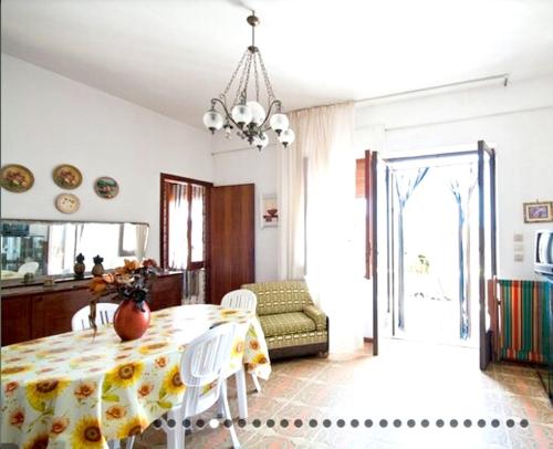 4 bedrooms house at Alcamo 200 m away from the beach with sea view furnished terrace and wifi