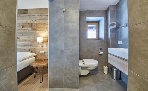 Kúpeľňa v ubytovaní Glemm Lodge Apartments - JOKER CARD im Sommer inklusive