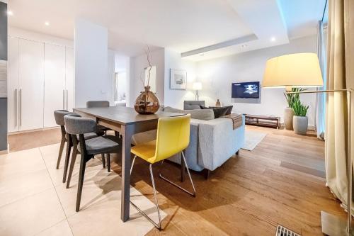 Televisyen dan/atau pusat hiburan di Vilnius Apartments & Suites