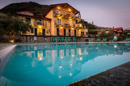 a large swimming pool in front of a house at La Collina dei Fiori in Vercana