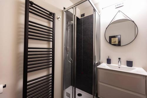 Kúpeľňa v ubytovaní JOIVY Warm Flat for 4, with Parking in Courmayeur