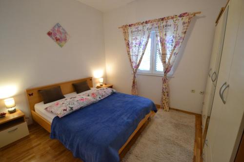 Cama o camas de una habitación en Apartmani Antonia Nakić -Stobreč