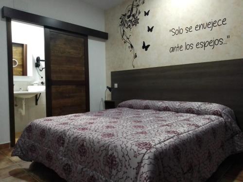 Giường trong phòng chung tại HOSTAL Almagro - Parking