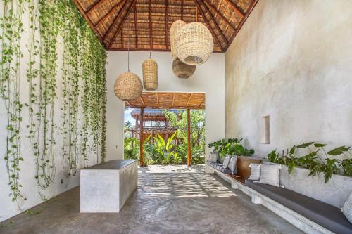 Taman di luar Zenses Wellness and Yoga Resort - Adults Only