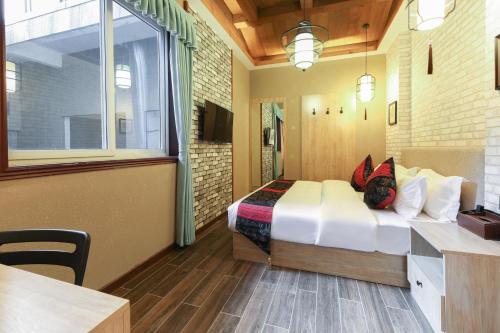 a hotel room with a bed and a window at Zou Qu Ye Travel Hotel in Chongqing