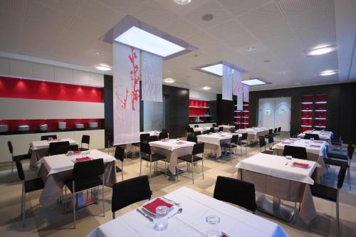 a dining room with white tables and chairs at Hotel Nazionale in Matera