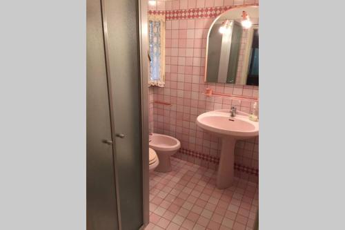 a bathroom with a sink and a toilet at Appartamento Petrarca in Parma