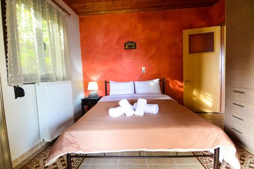 a bedroom with a bed with two towels on it at The Theater of Dreams in Synikia Mesi Trikalon