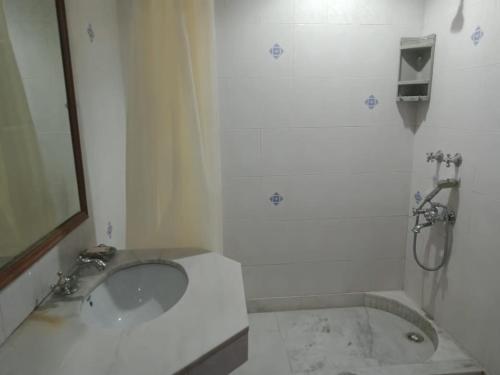 Koupelna v ubytování Pamposh Guest House, Gurgaon
