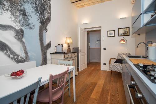 LikeYourHome, 80 sq m luxury apartment with Jacuzzi, in Trastevere district